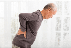 người già đau nhức xương khớp